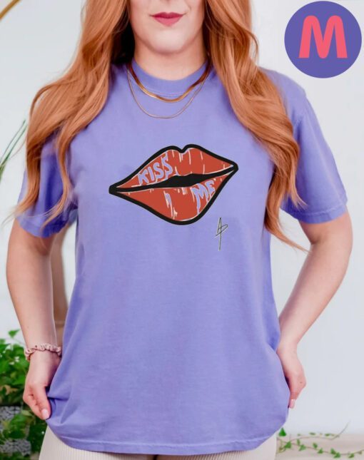 KISS ME LIPS Shirts