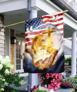 lamb of god jesus lion flag 1611