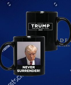 Never surrender Donald Trump's campaign sells Mug 2