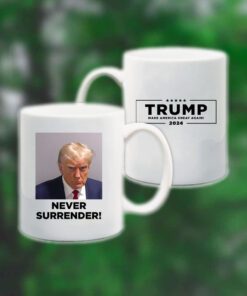 Never surrender Donald Trump's campaign sells Mug